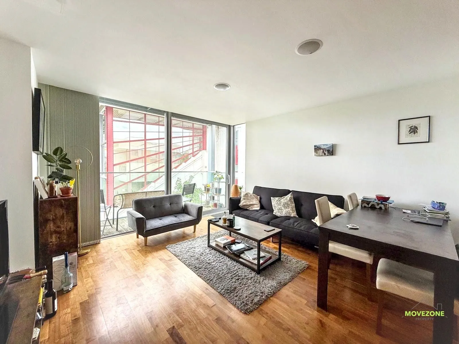 Flat Avenell Road in Greater London