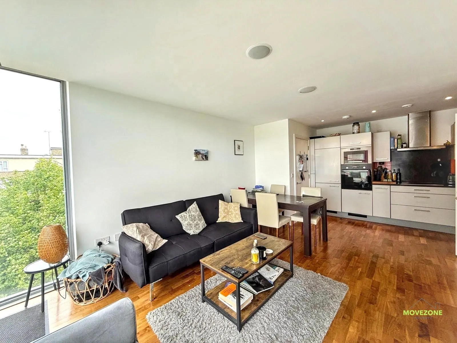 Flat Avenell Road in Greater London