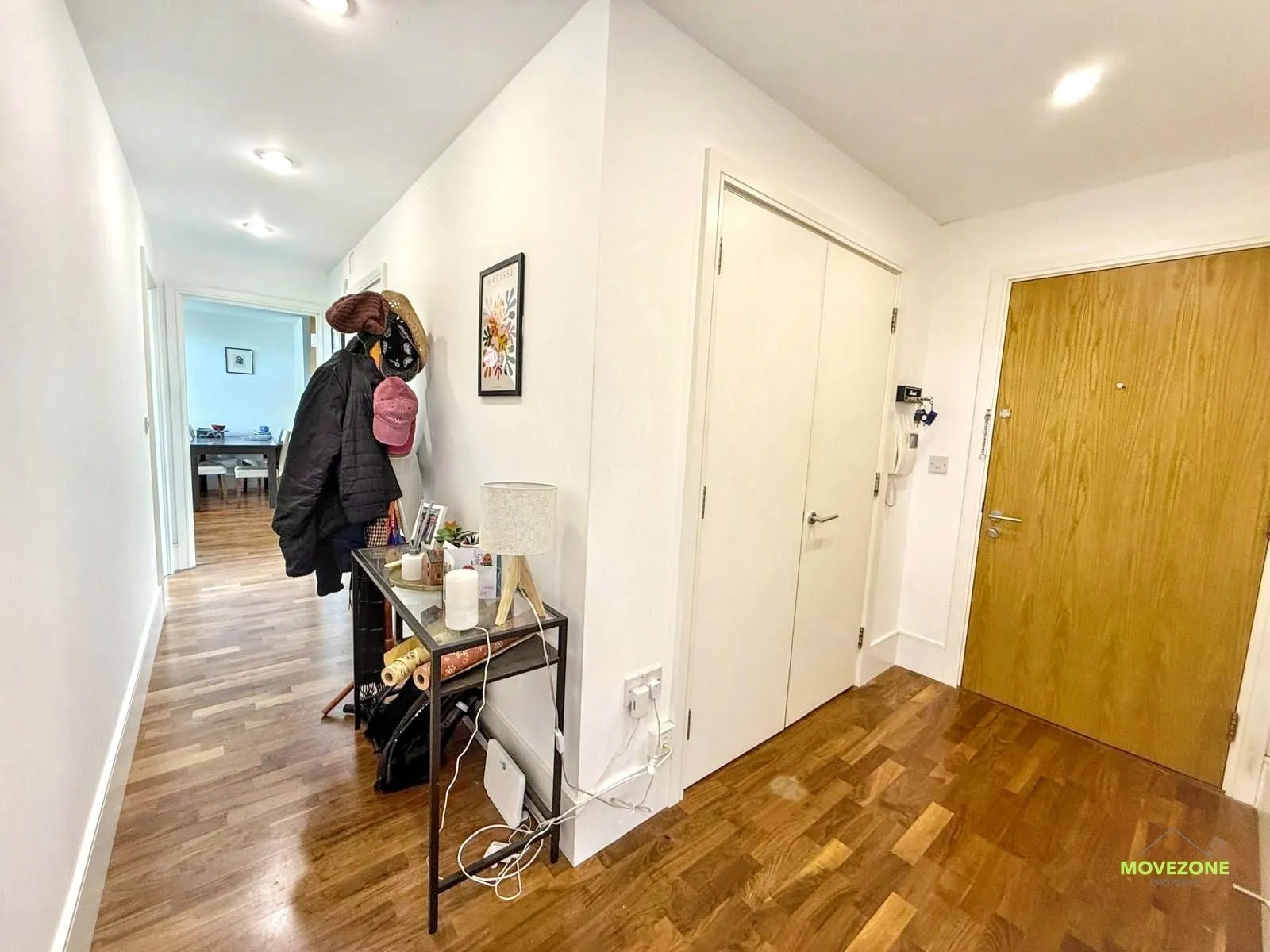 Flat Avenell Road in Greater London