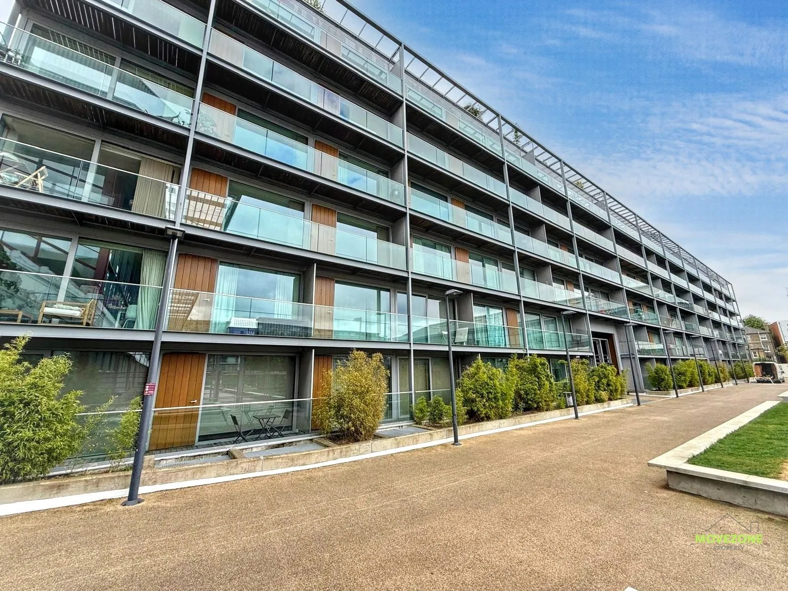 Flat Avenell Road in Greater London