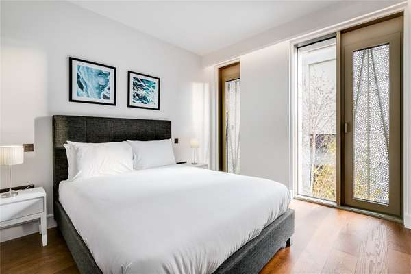 Flat Belvedere Road in Greater London