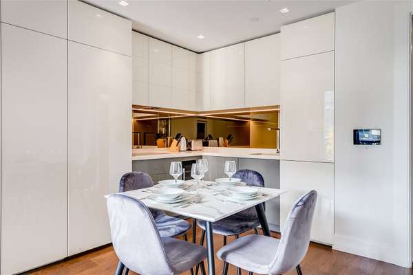 Flat Belvedere Road in Greater London