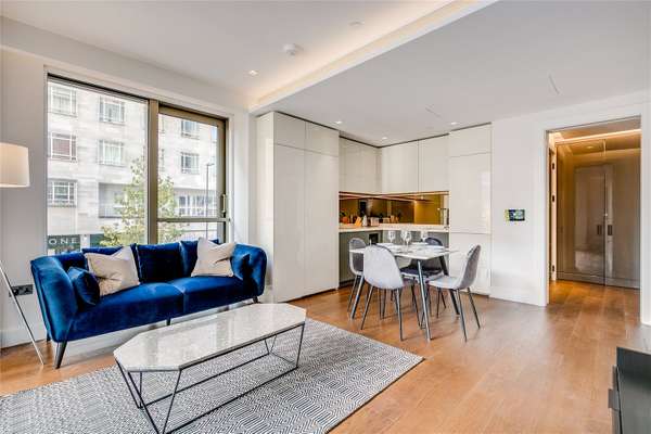 Flat Belvedere Road in Greater London