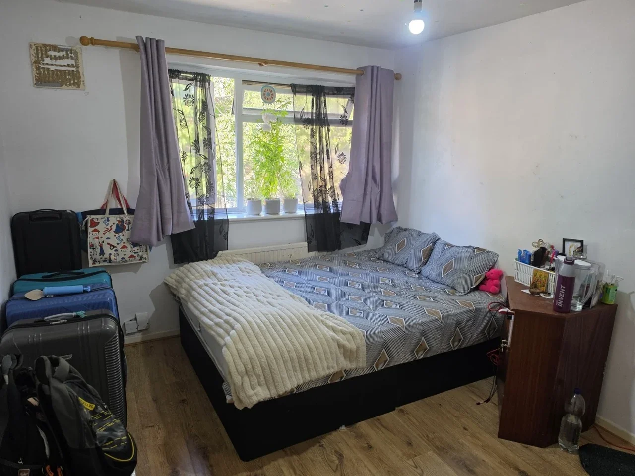 Room Meath Road in Greater London