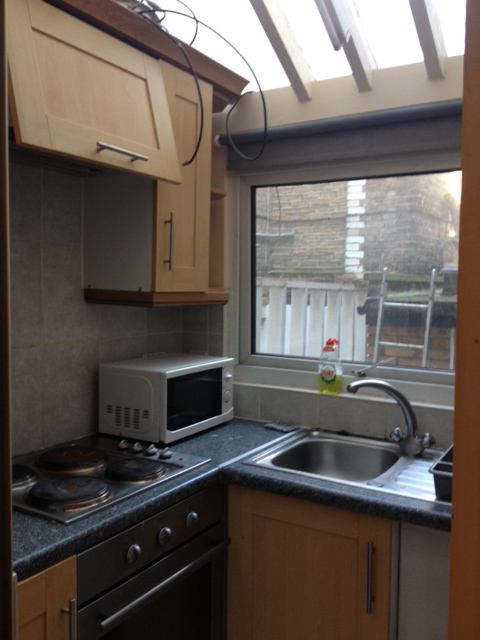 Flat Hadyn Park Road in Greater London