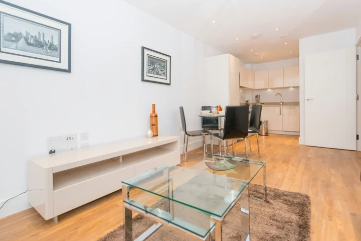 Flat Hornsey Street in Greater London