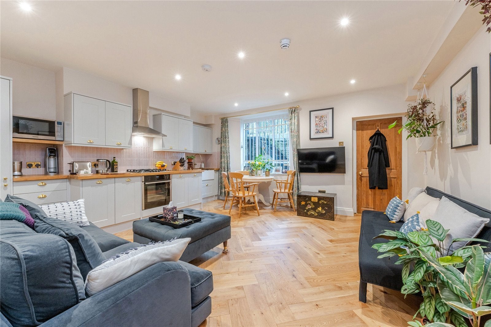 Flat Oakley Square in Greater London
