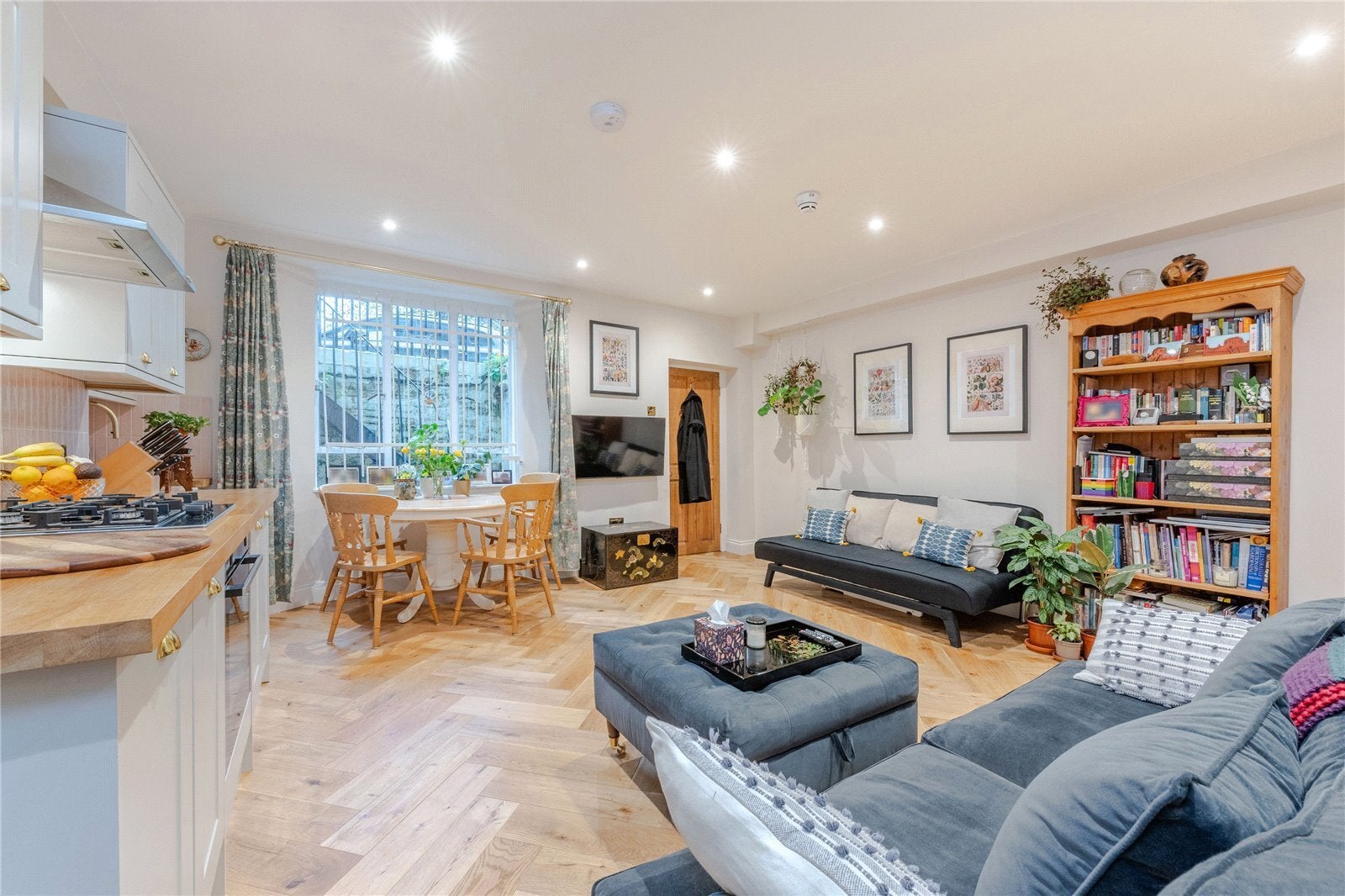 Flat Oakley Square in Greater London
