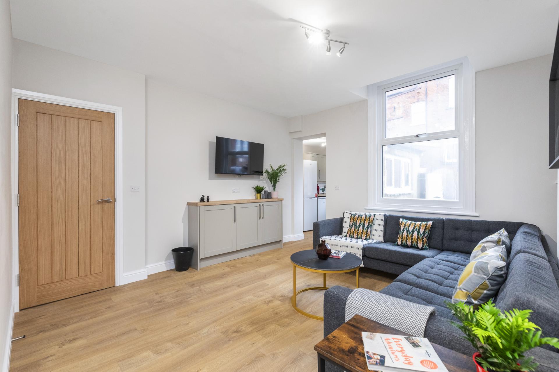 Room Back Kendal Lane in Leeds