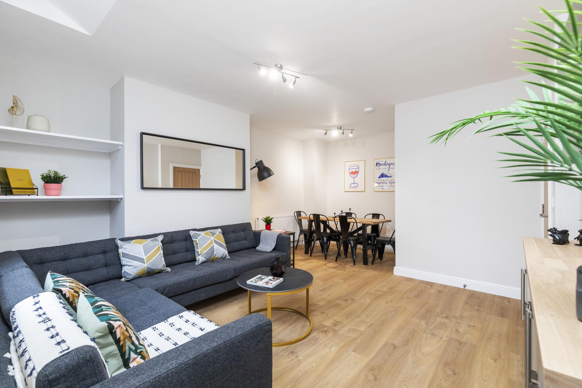 Room Back Kendal Lane in Leeds