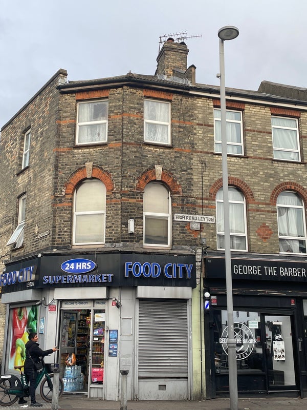 Room High Road Leyton in Greater London