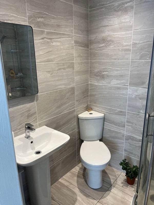 Room Summerfield Road in Metropolitan Borough of Solihull