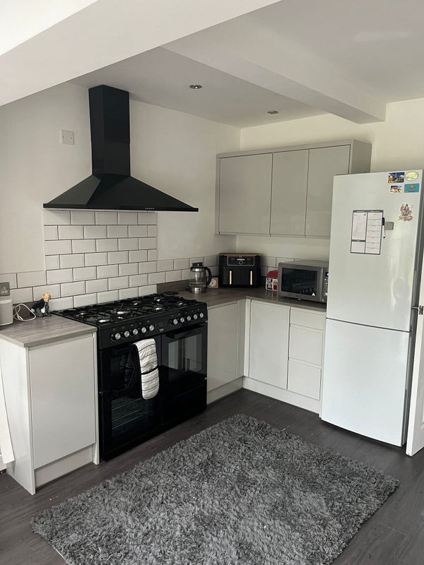 Room Summerfield Road in Metropolitan Borough of Solihull