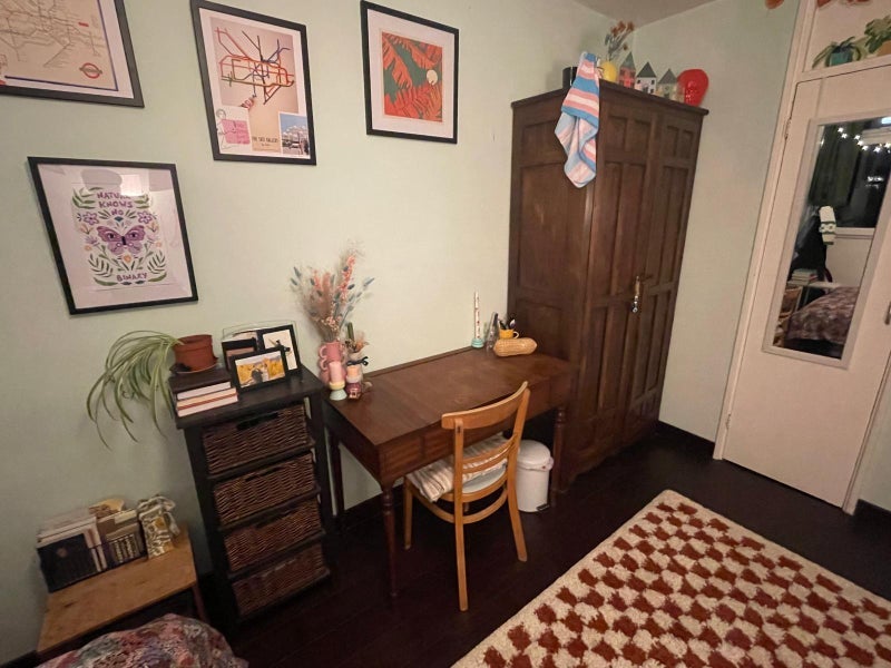 Room St James's Crescent in Greater London