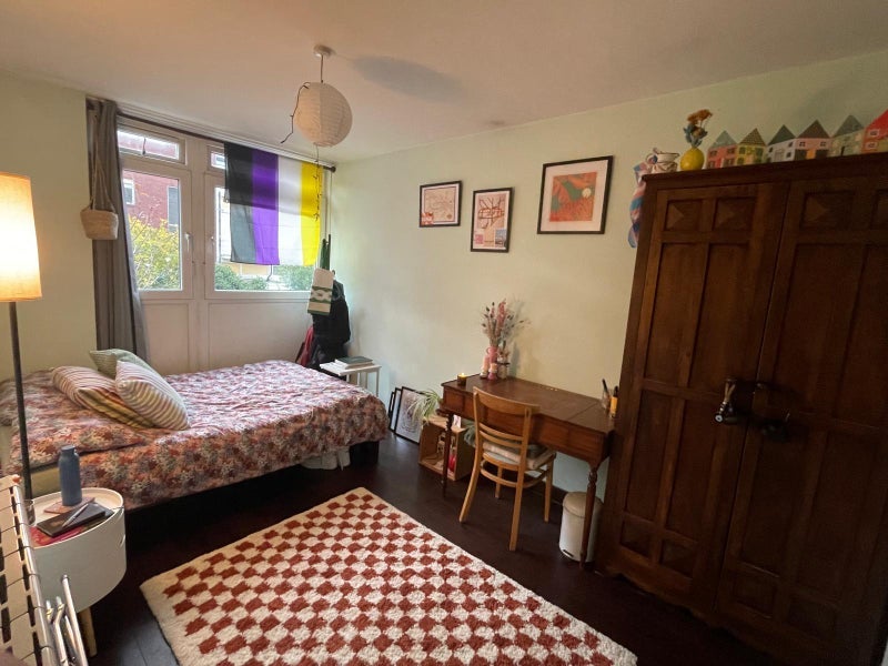 Room St James's Crescent in Greater London