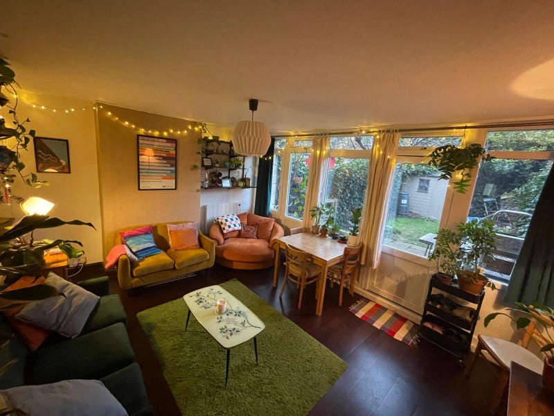 Room St James's Crescent in Greater London
