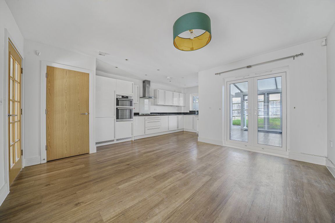 House Greyford Close in Mole Valley