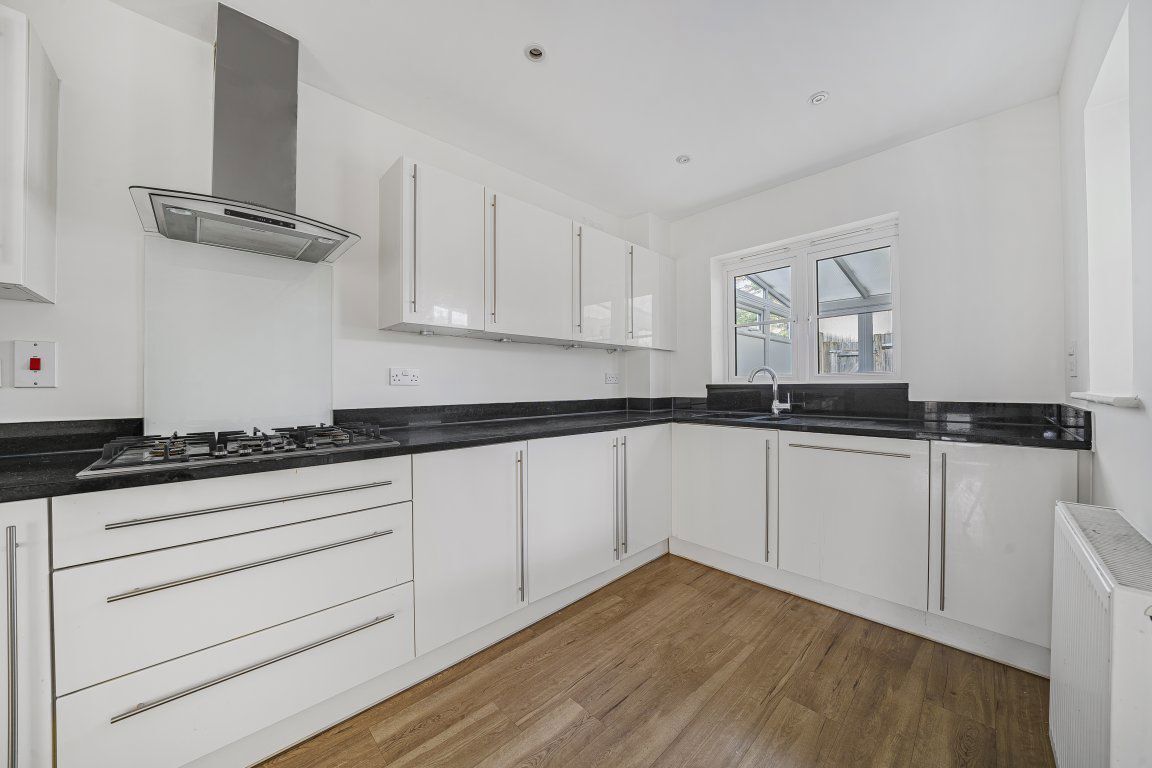 House Greyford Close in Mole Valley