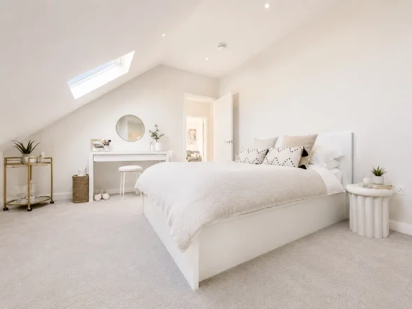 Flat Ewell Road in Greater London