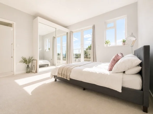 Flat Ewell Road in Greater London