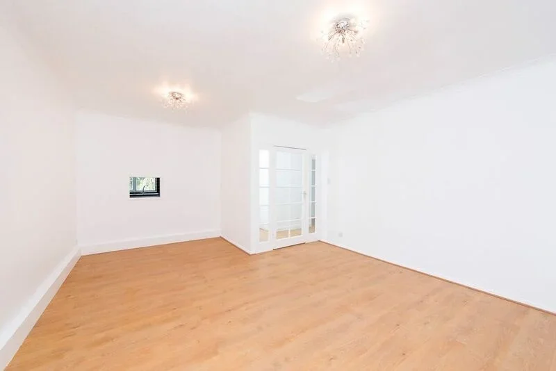 Flat Barbican Road in Greater London
