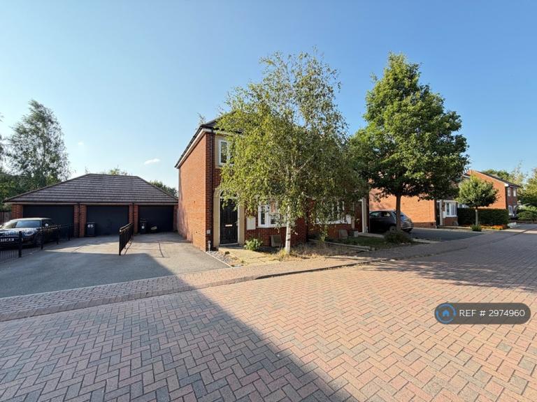 House Wheatcroft Way in Swindon