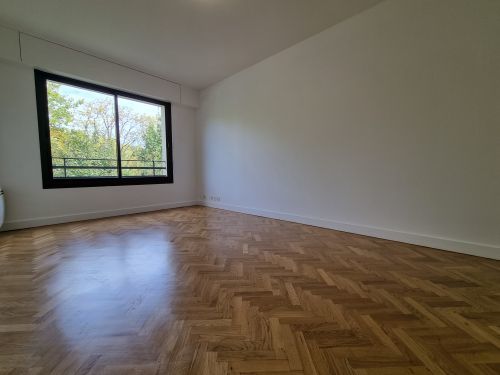 Flat Boulevard de la Saussaye in Neuilly-sur-Seine