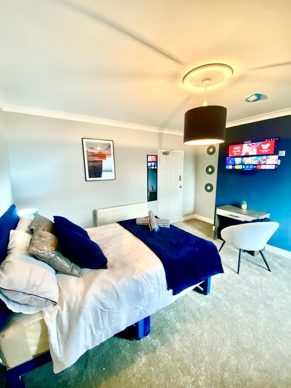 Room Railway Road in Golborne