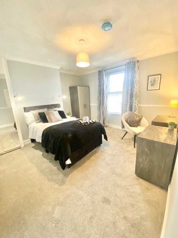 Room Railway Road in Golborne