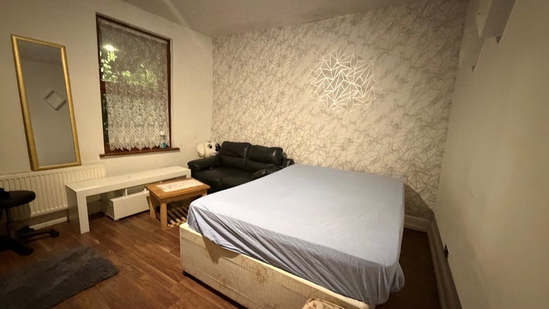 Room Market Street in Greater London