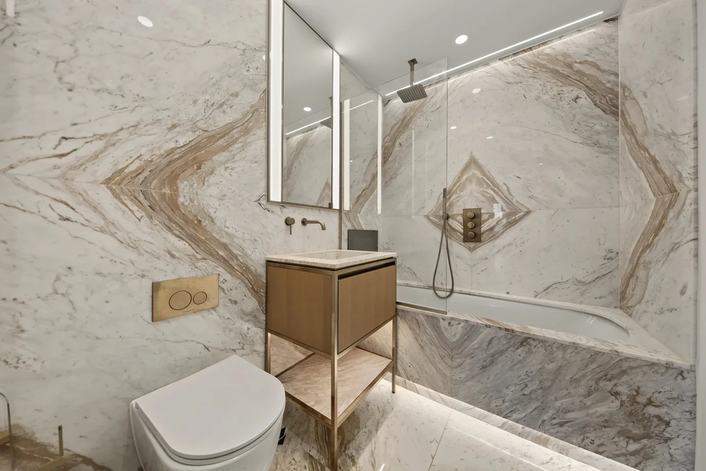 Flat Minories in City of London