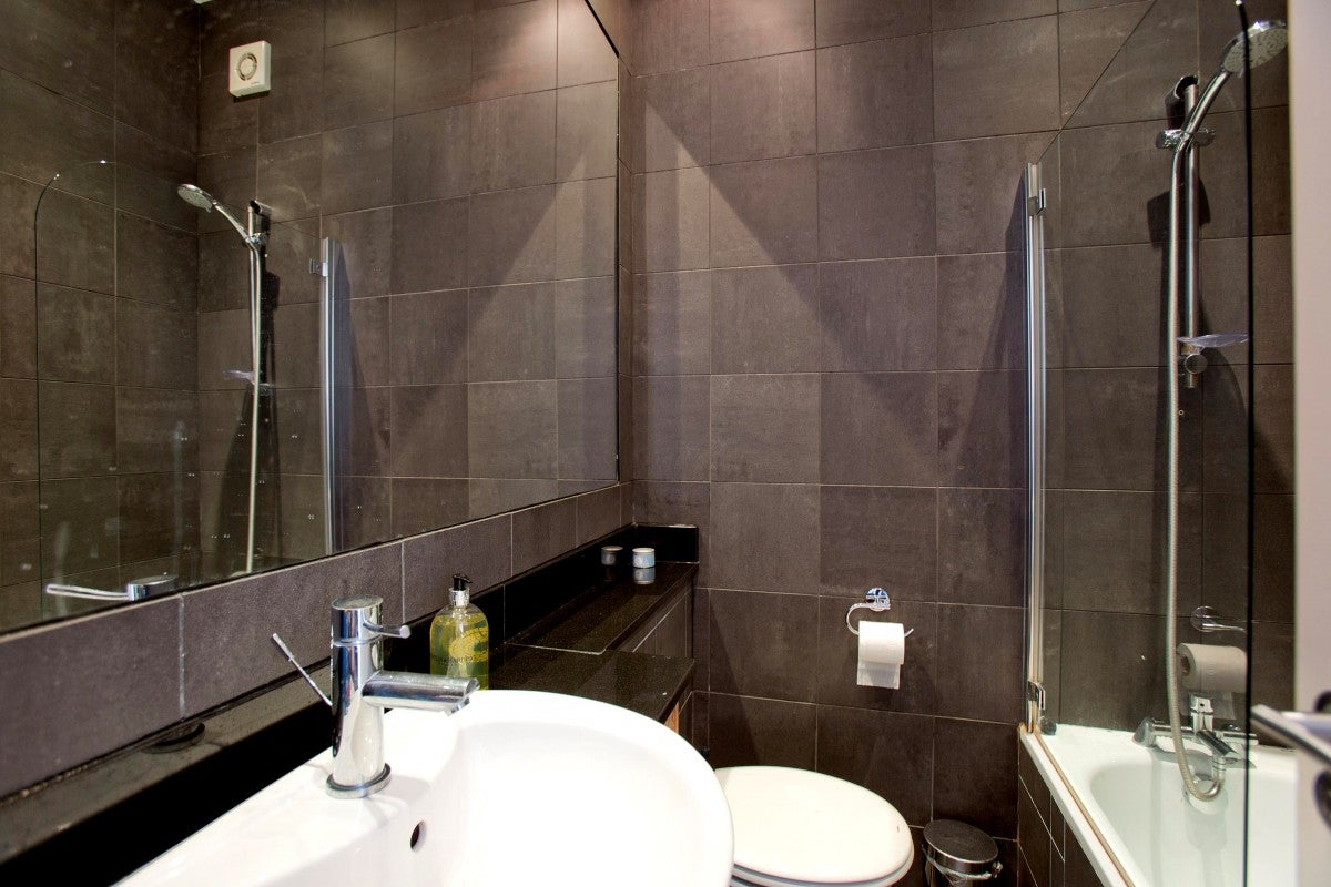 Flat Belsize Avenue in Greater London