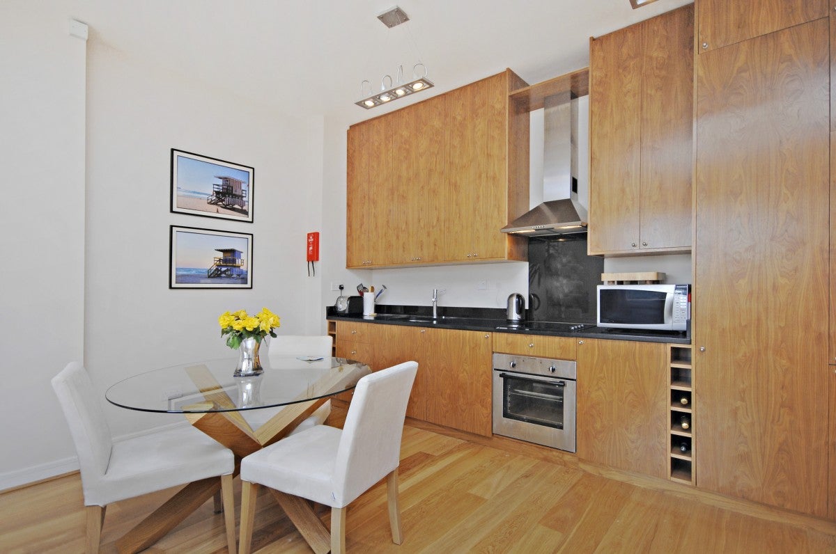 Flat Belsize Avenue in Greater London