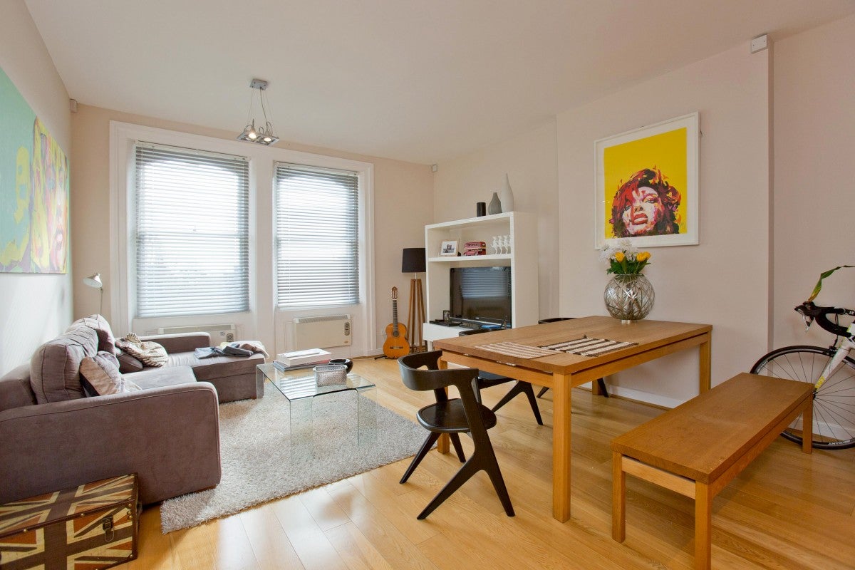 Flat Belsize Avenue in Greater London