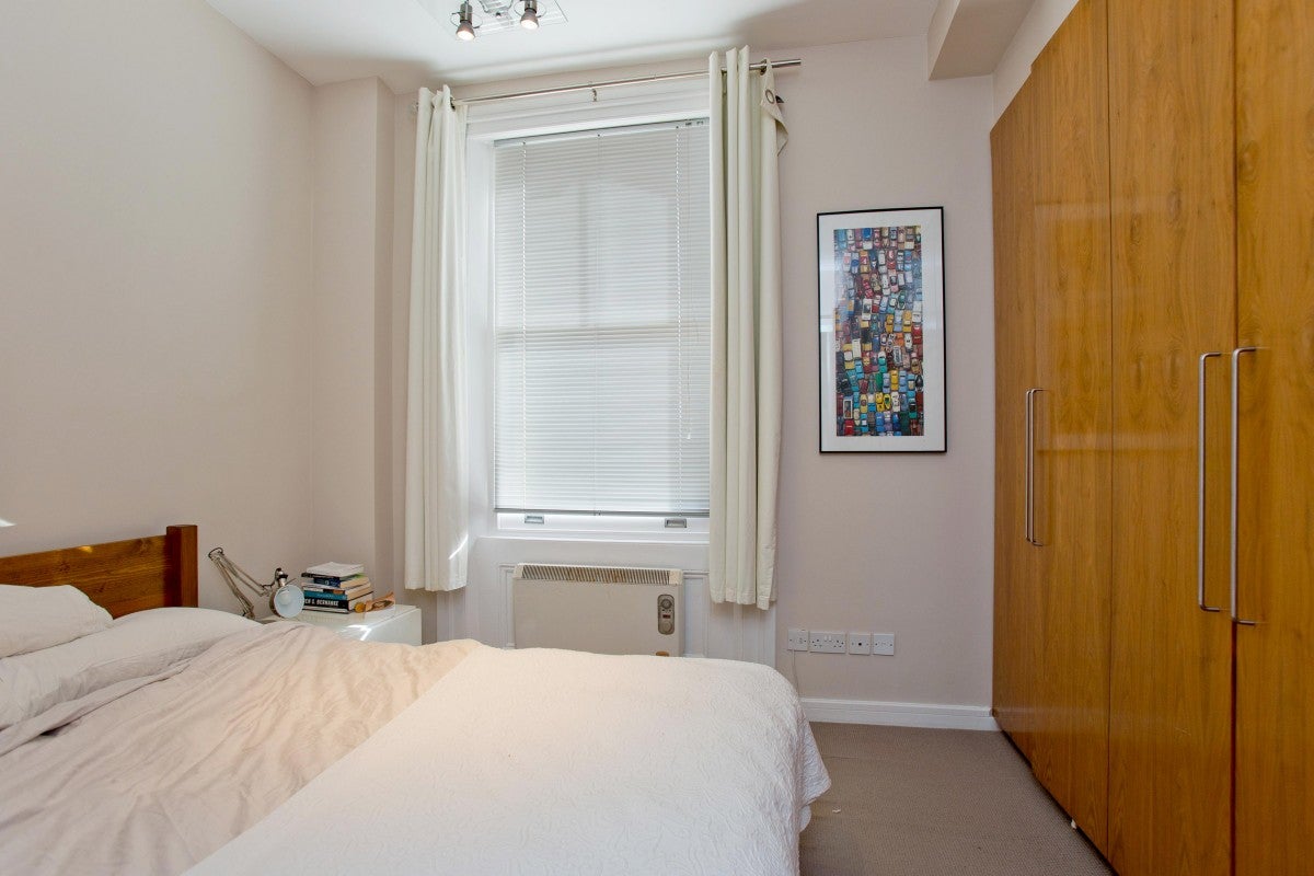 Flat Belsize Avenue in Greater London
