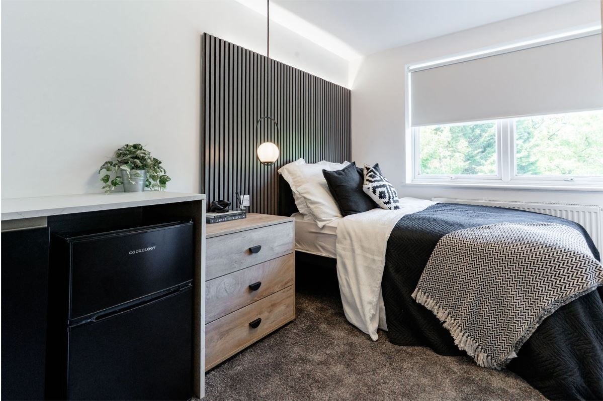 Room Hamilton Road in High Wycombe