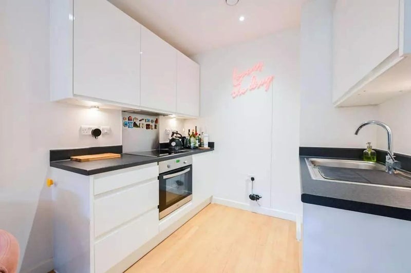 Flat Elmsdale Road in Greater London