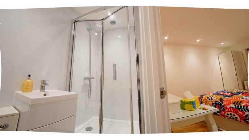 Room Westferry Road in Greater London