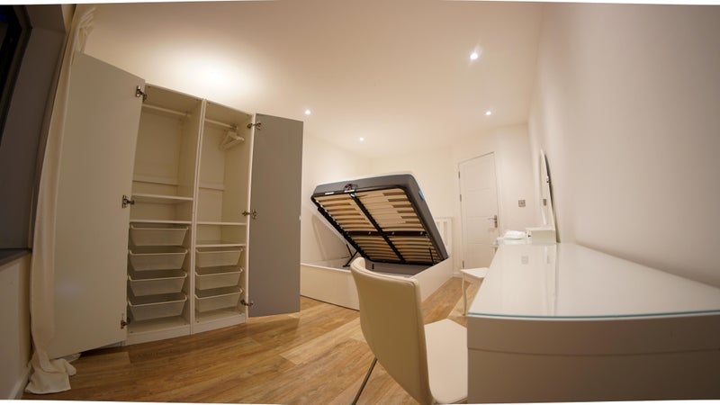 Room Westferry Road in Greater London