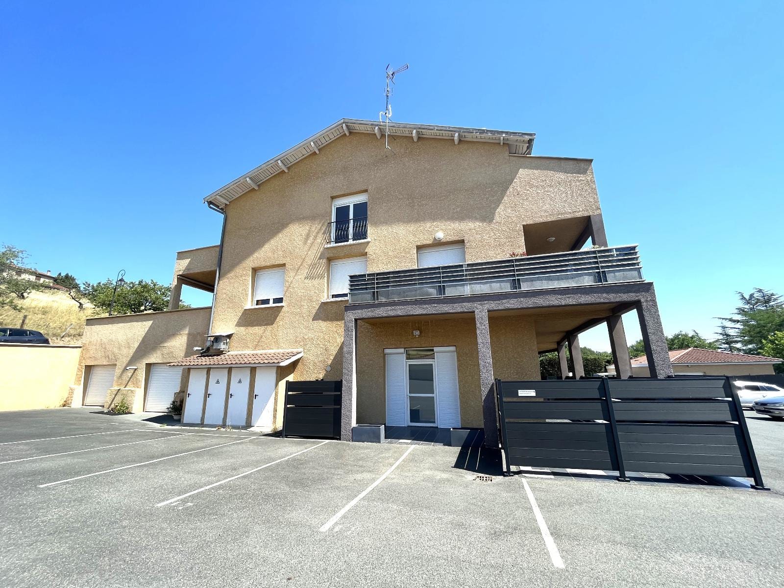 Appartement Chemin des Véridas à Lachassagne