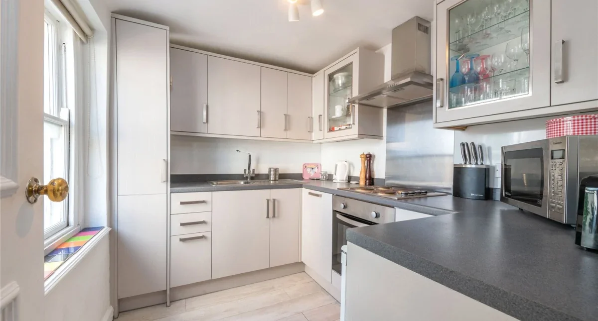 Flat Charlotte Mews in Greater London