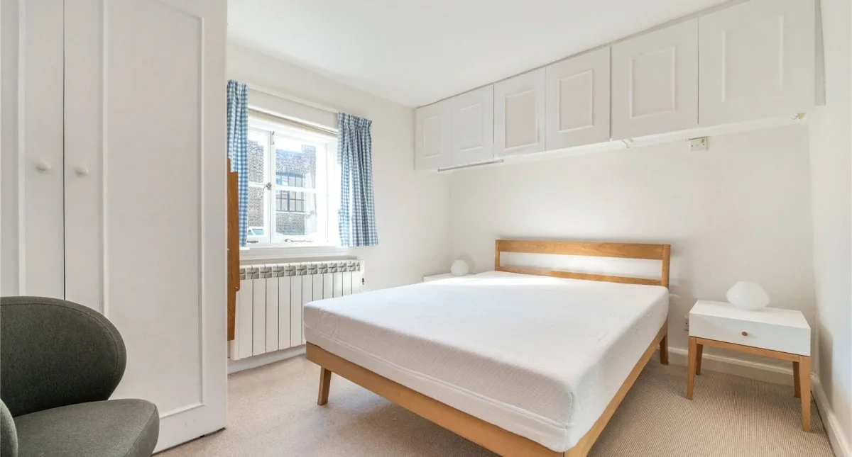 Flat Charlotte Mews in Greater London
