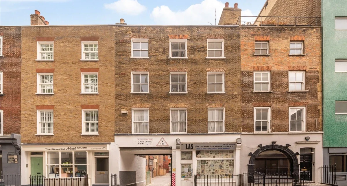 Flat Charlotte Mews in Greater London