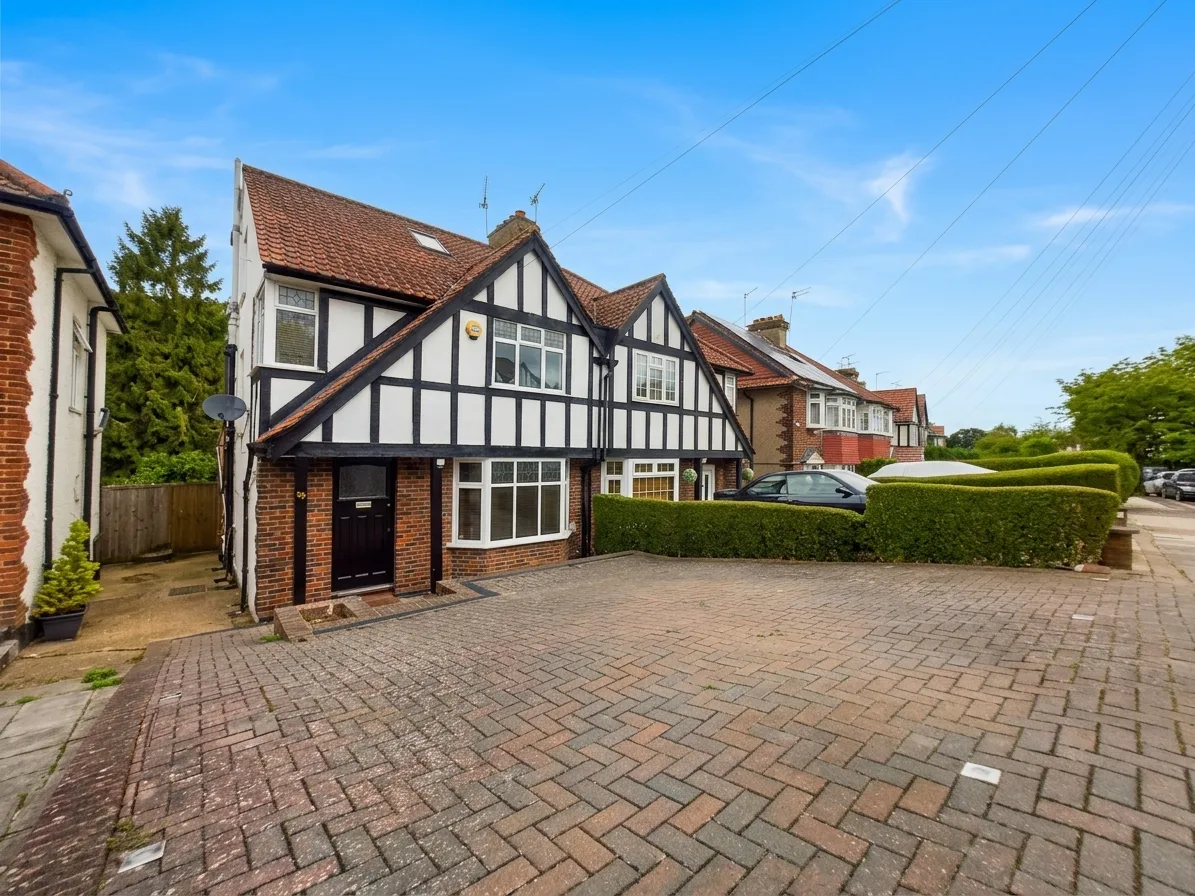 House Farm Road in Greater London