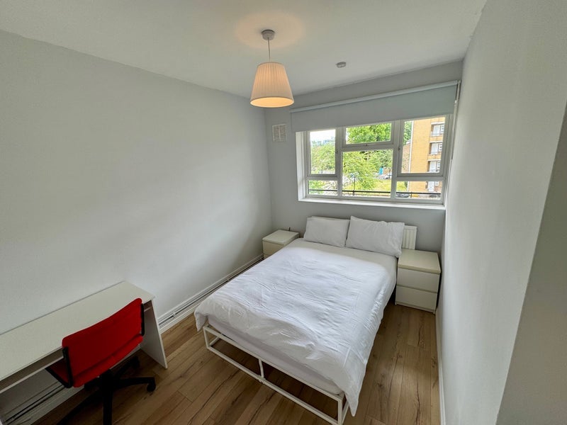 Room Blythe Road in Greater London