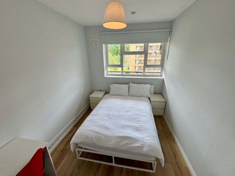 Room Blythe Road in Greater London