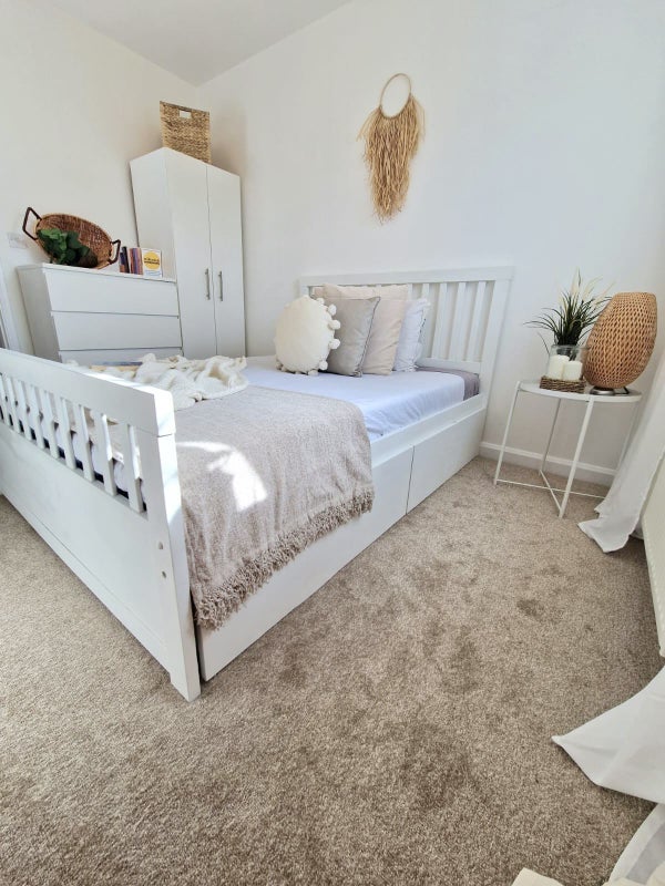 Room Miles Road in Sheffield