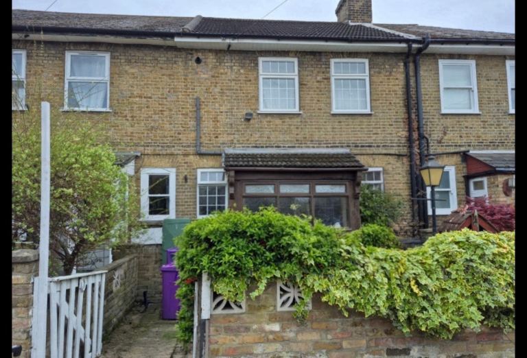 Room Parsonage Street in Greater London