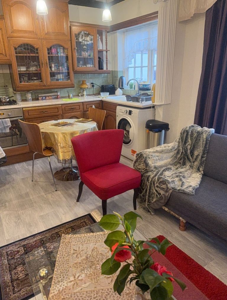 Room Parsonage Street in Greater London