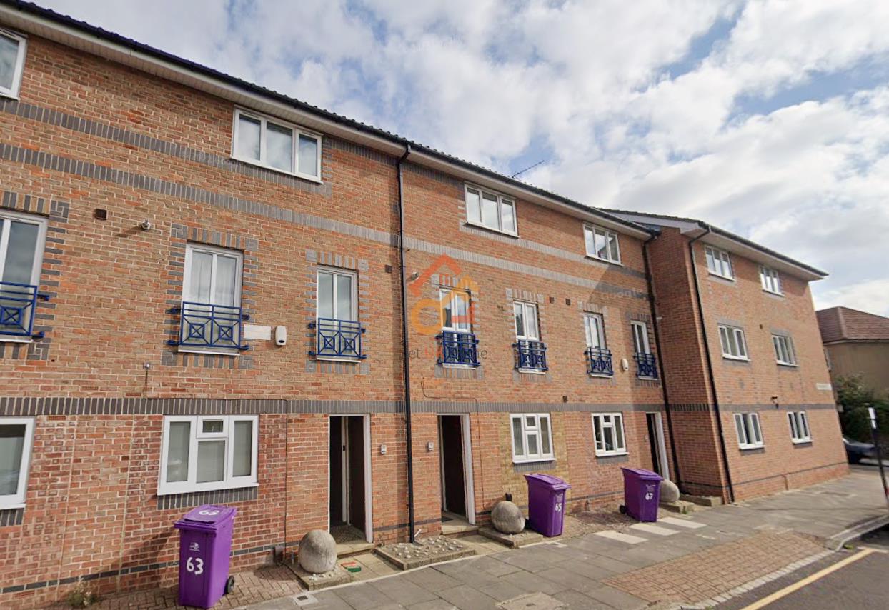 Flat Ambassador Square in Greater London
